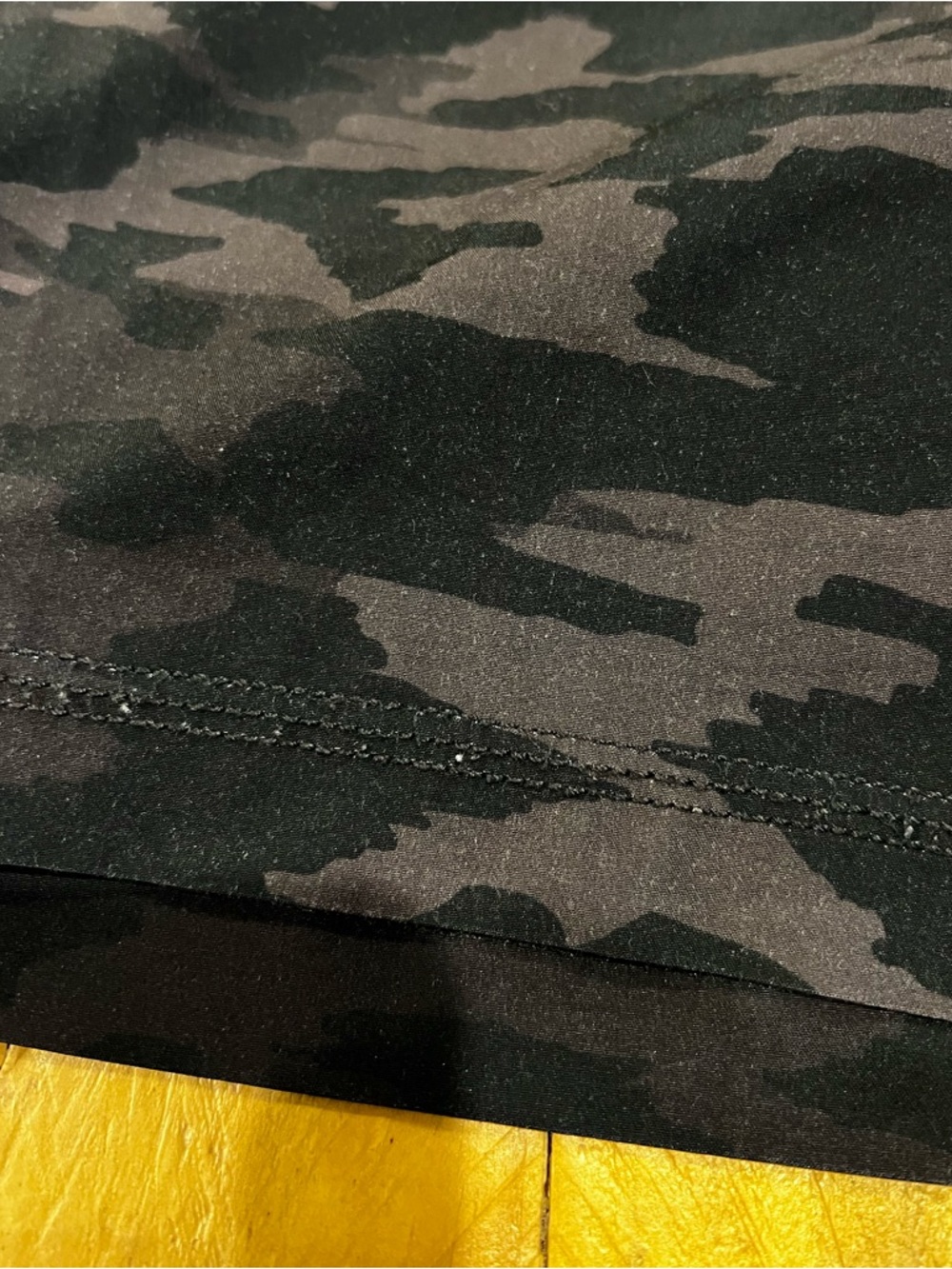 Vuori Kore Shorts Mens XXL Black Camo Athletic Lined Gym Workout Shorts - Picture 3 of 9
